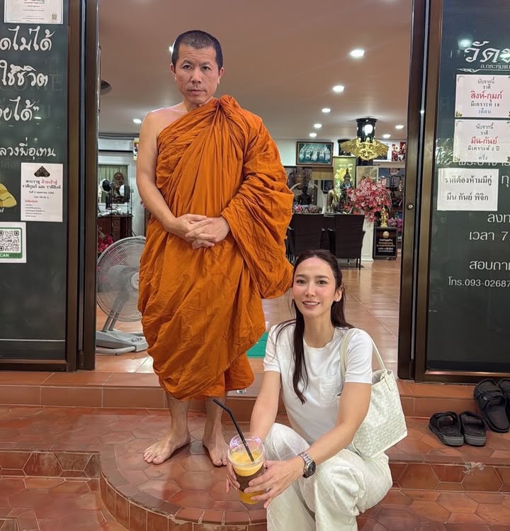 อั้ม - พัชราภา ไชยเชื้อ