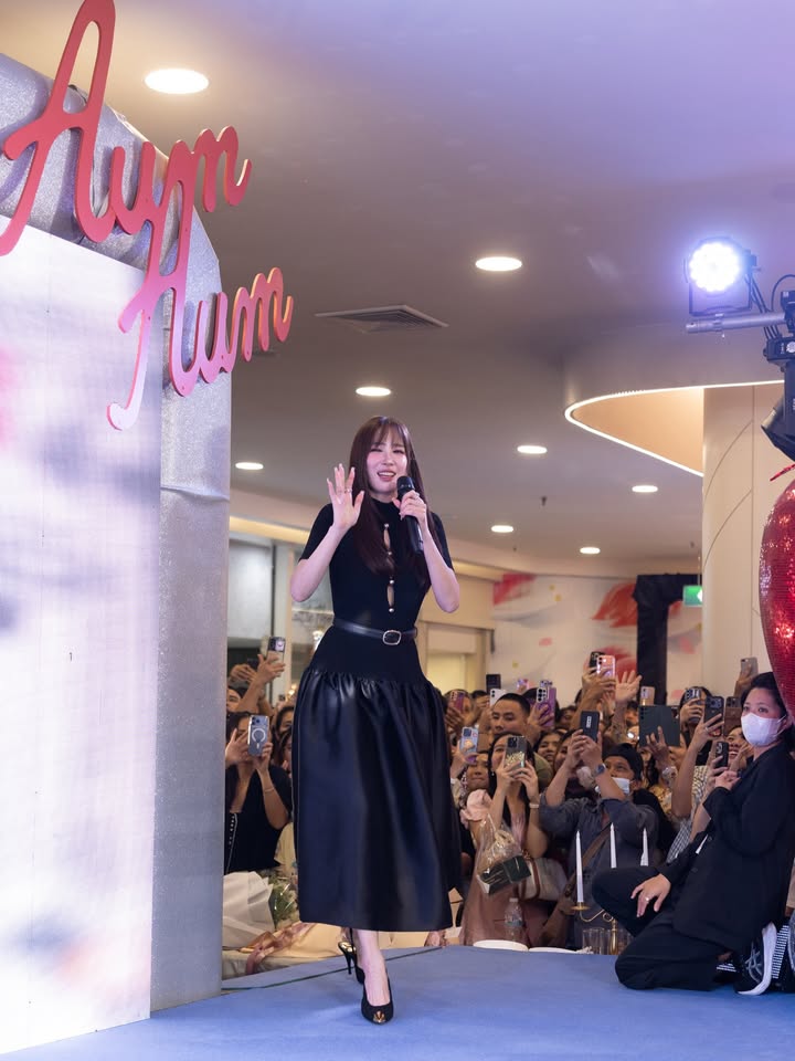 อั้ม - พัชราภา ไชยเชื้อ