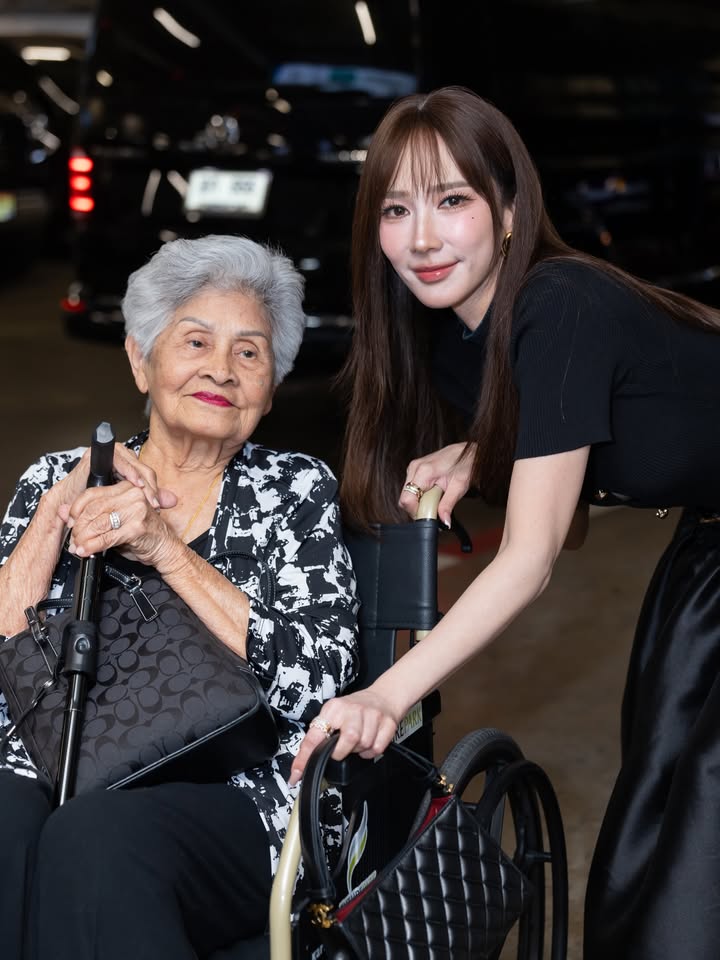 อั้ม - พัชราภา ไชยเชื้อ