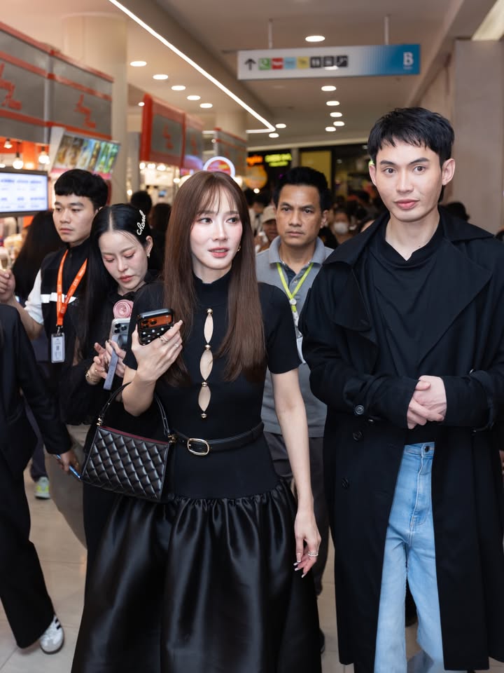 อั้ม - พัชราภา ไชยเชื้อ