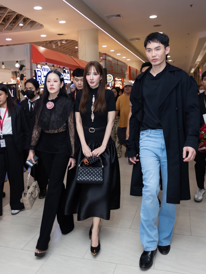 อั้ม - พัชราภา ไชยเชื้อ