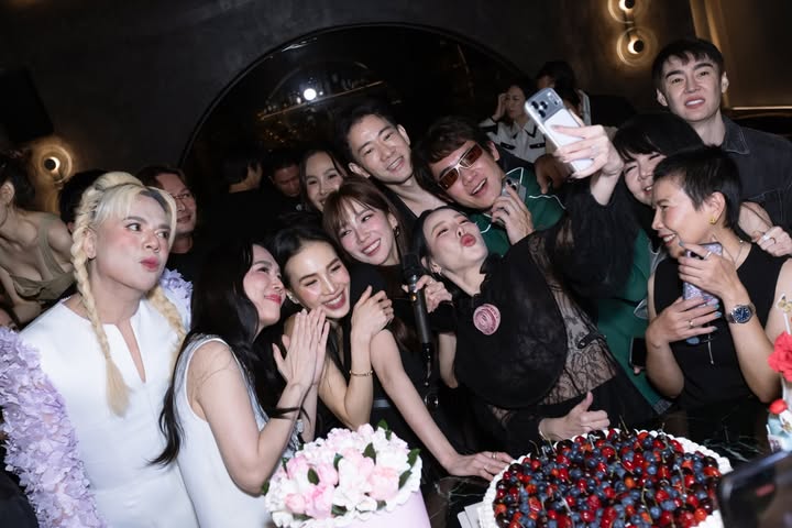 อั้ม - พัชราภา ไชยเชื้อ