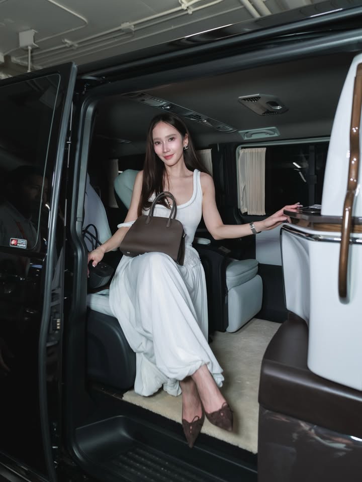 อั้ม - พัชราภา ไชยเชื้อ