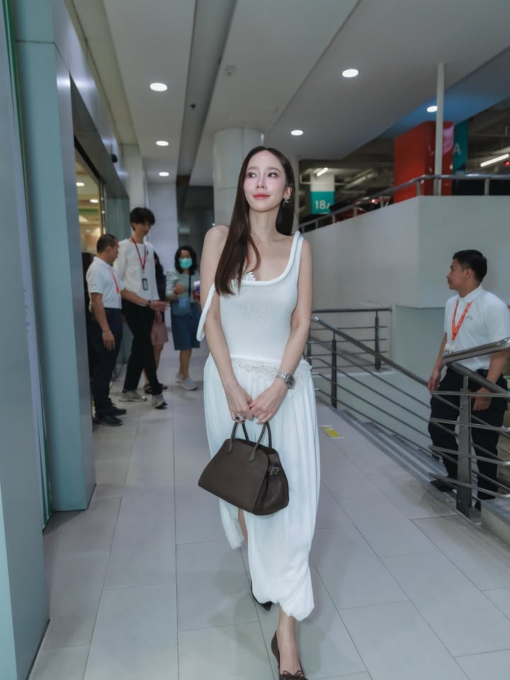 อั้ม - พัชราภา ไชยเชื้อ