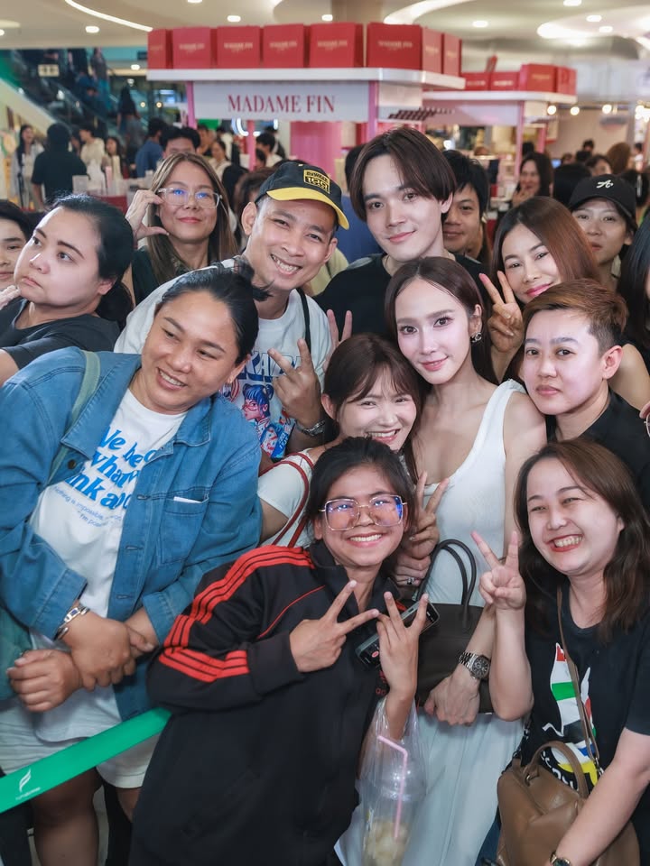 อั้ม - พัชราภา ไชยเชื้อ