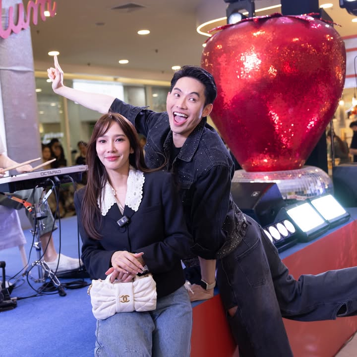 อั้ม - พัชราภา ไชยเชื้อ