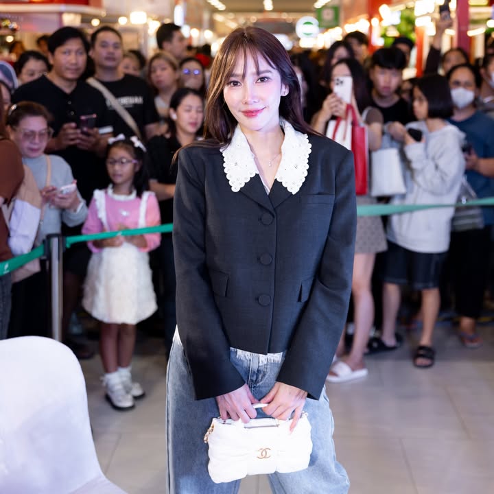 อั้ม - พัชราภา ไชยเชื้อ