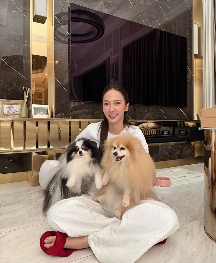 อั้ม - พัชราภา ไชยเชื้อ