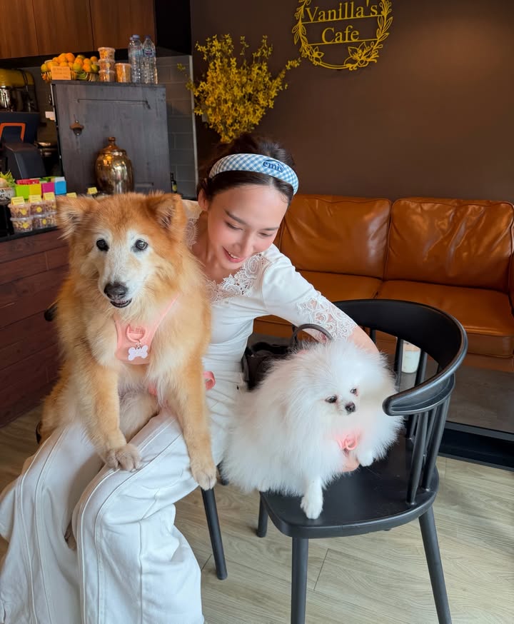 อั้ม - พัชราภา ไชยเชื้อ