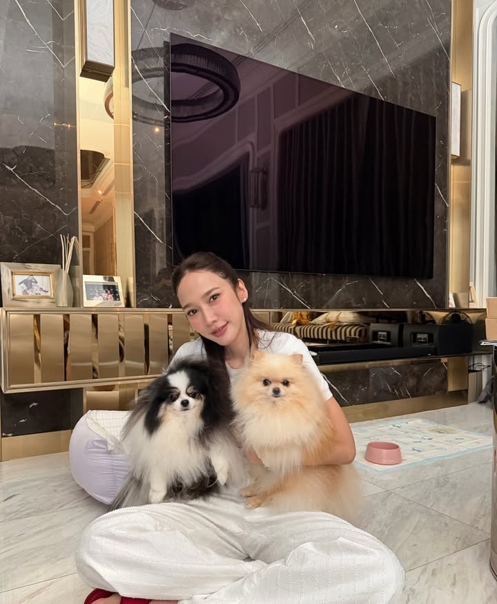 อั้ม - พัชราภา ไชยเชื้อ