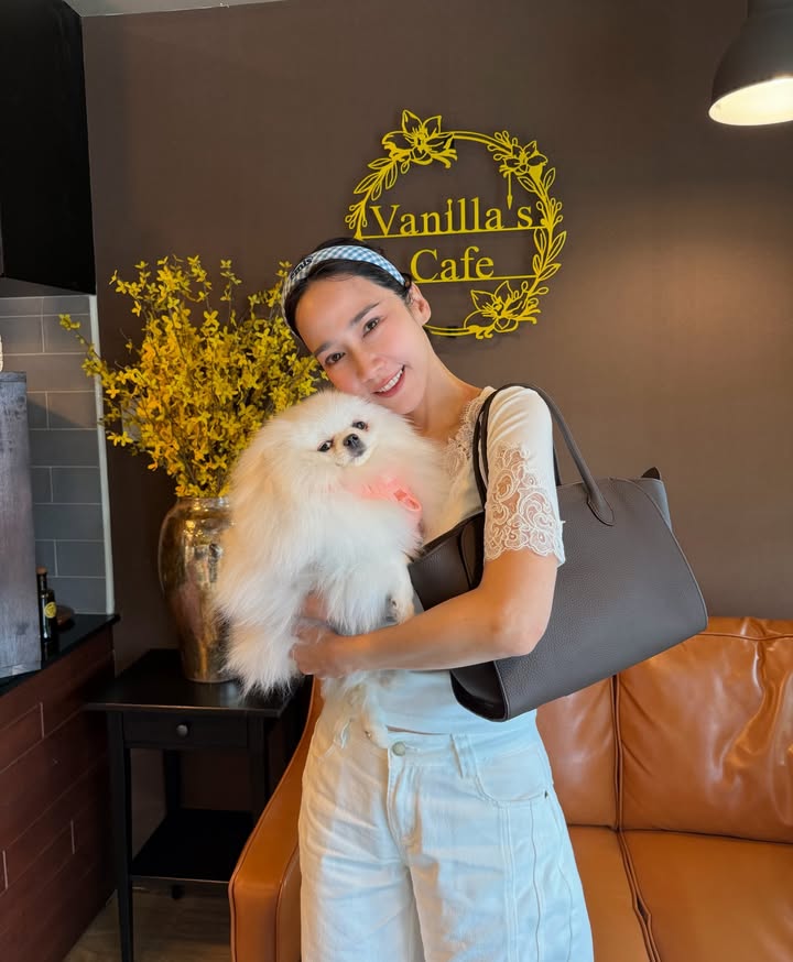 อั้ม - พัชราภา ไชยเชื้อ