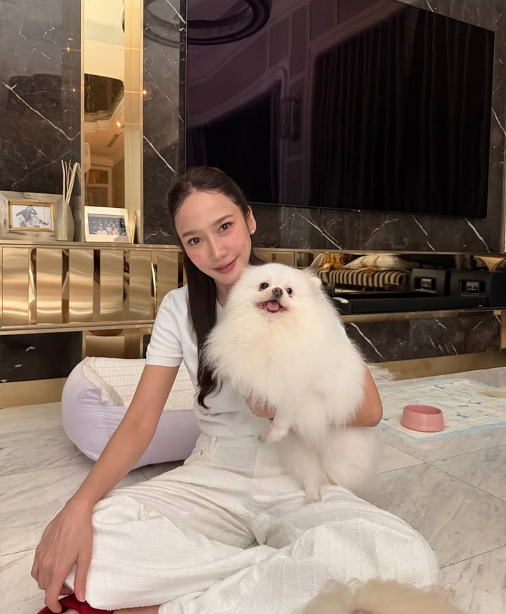 อั้ม - พัชราภา ไชยเชื้อ