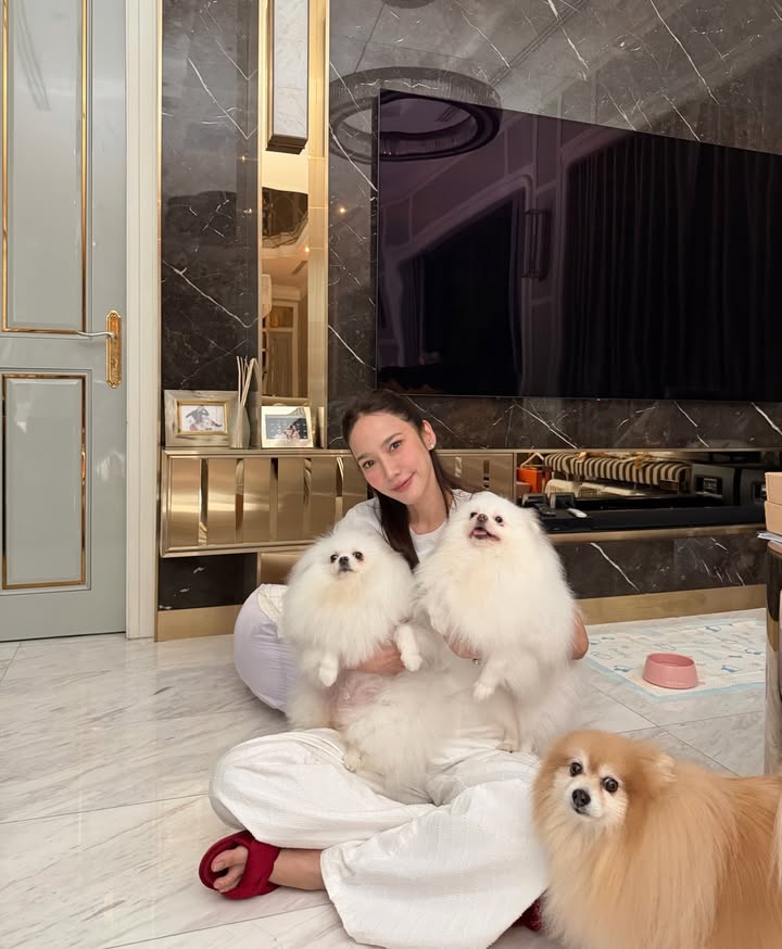 อั้ม - พัชราภา ไชยเชื้อ