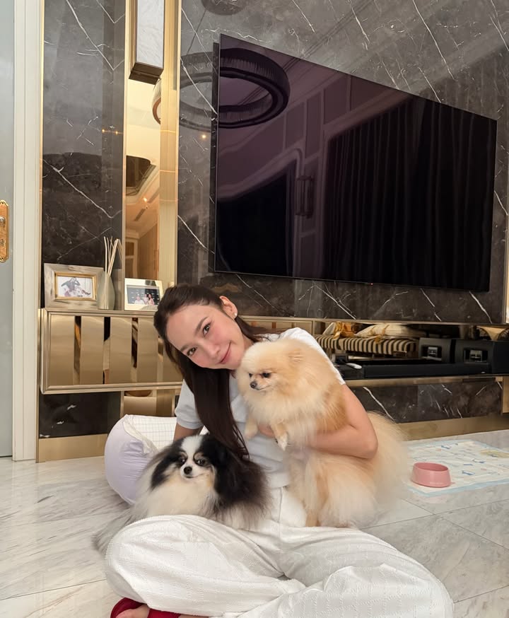 อั้ม - พัชราภา ไชยเชื้อ