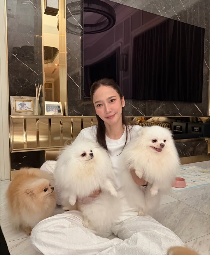 อั้ม - พัชราภา ไชยเชื้อ