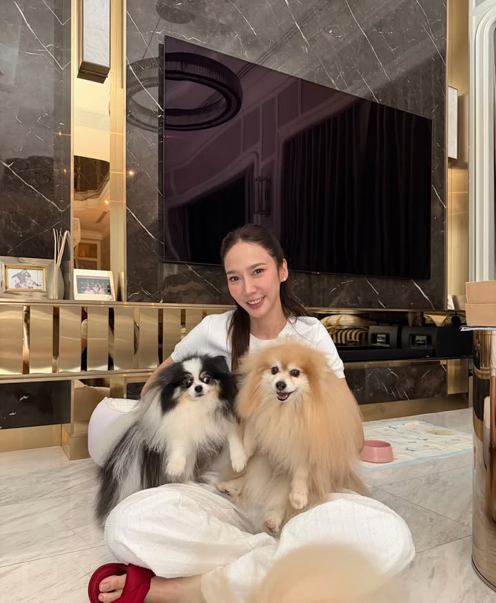 อั้ม - พัชราภา ไชยเชื้อ