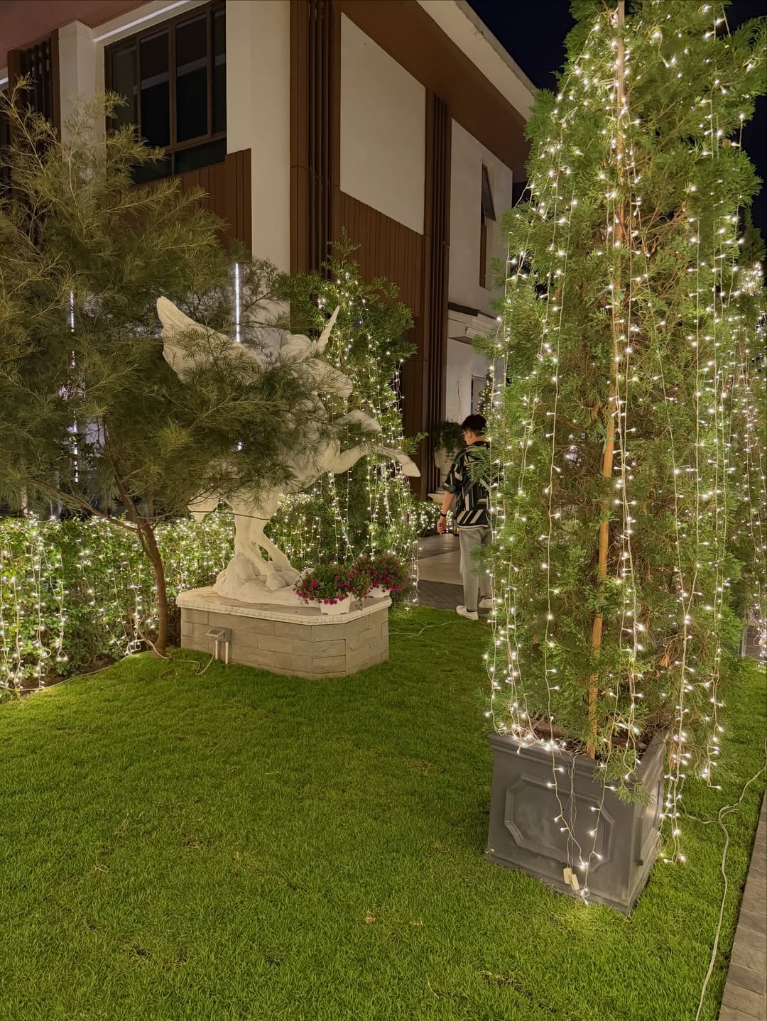 อั้ม - พัชราภา ไชยเชื้อ