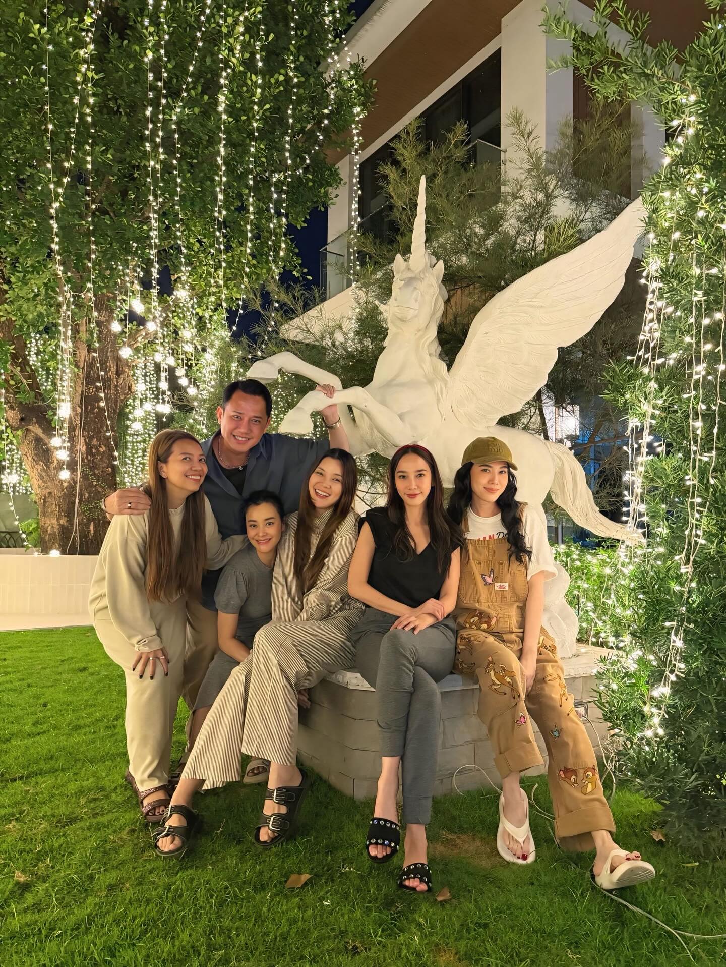 อั้ม - พัชราภา ไชยเชื้อ