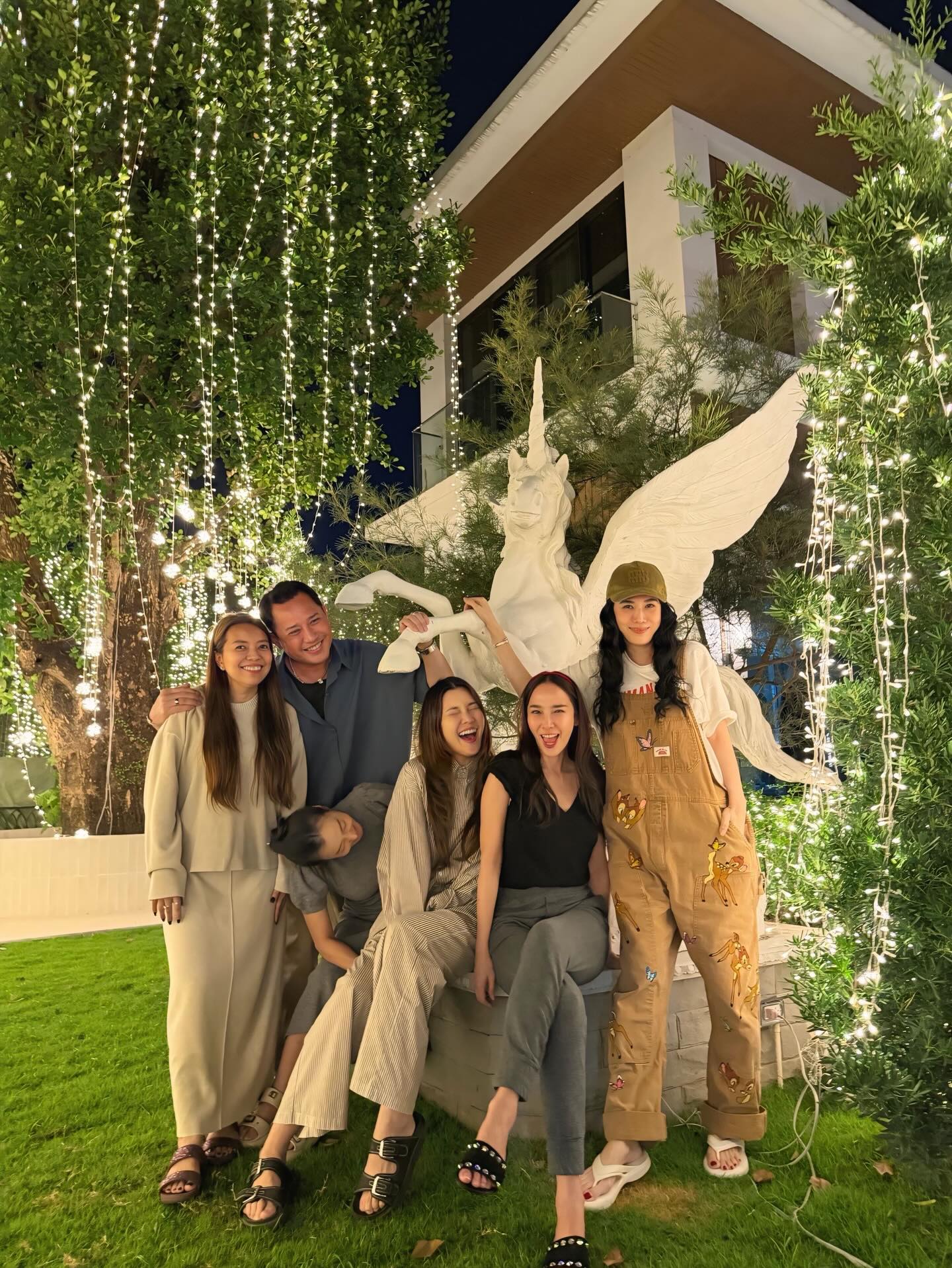 อั้ม - พัชราภา ไชยเชื้อ