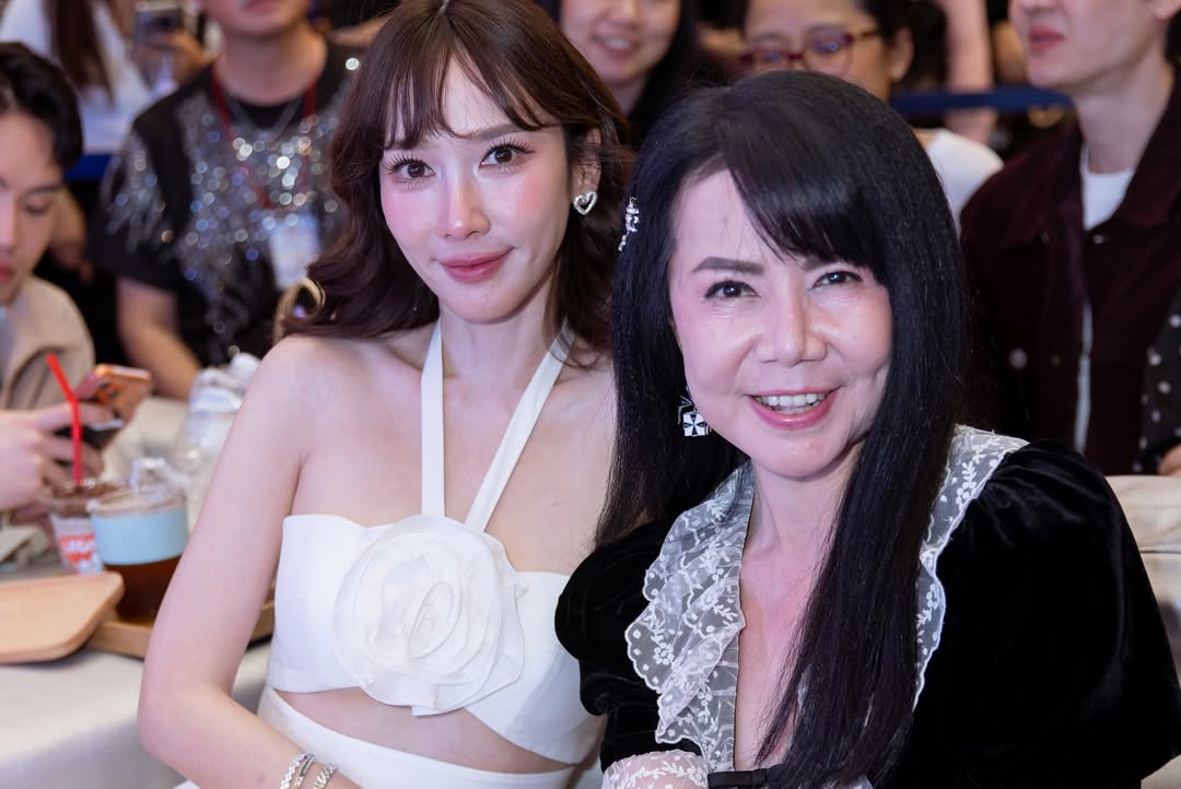 อั้ม - พัชราภา ไชยเชื้อ