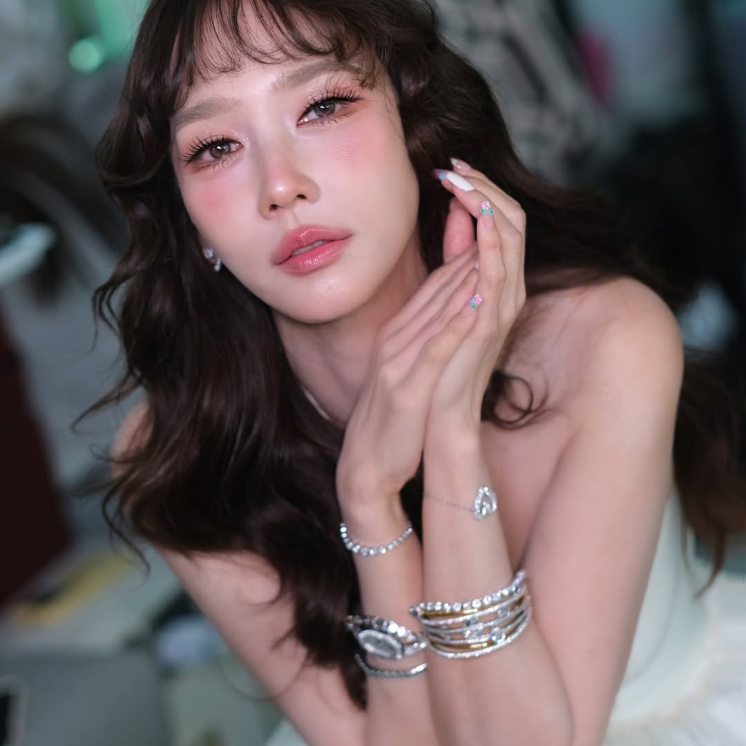 อั้ม - พัชราภา ไชยเชื้อ