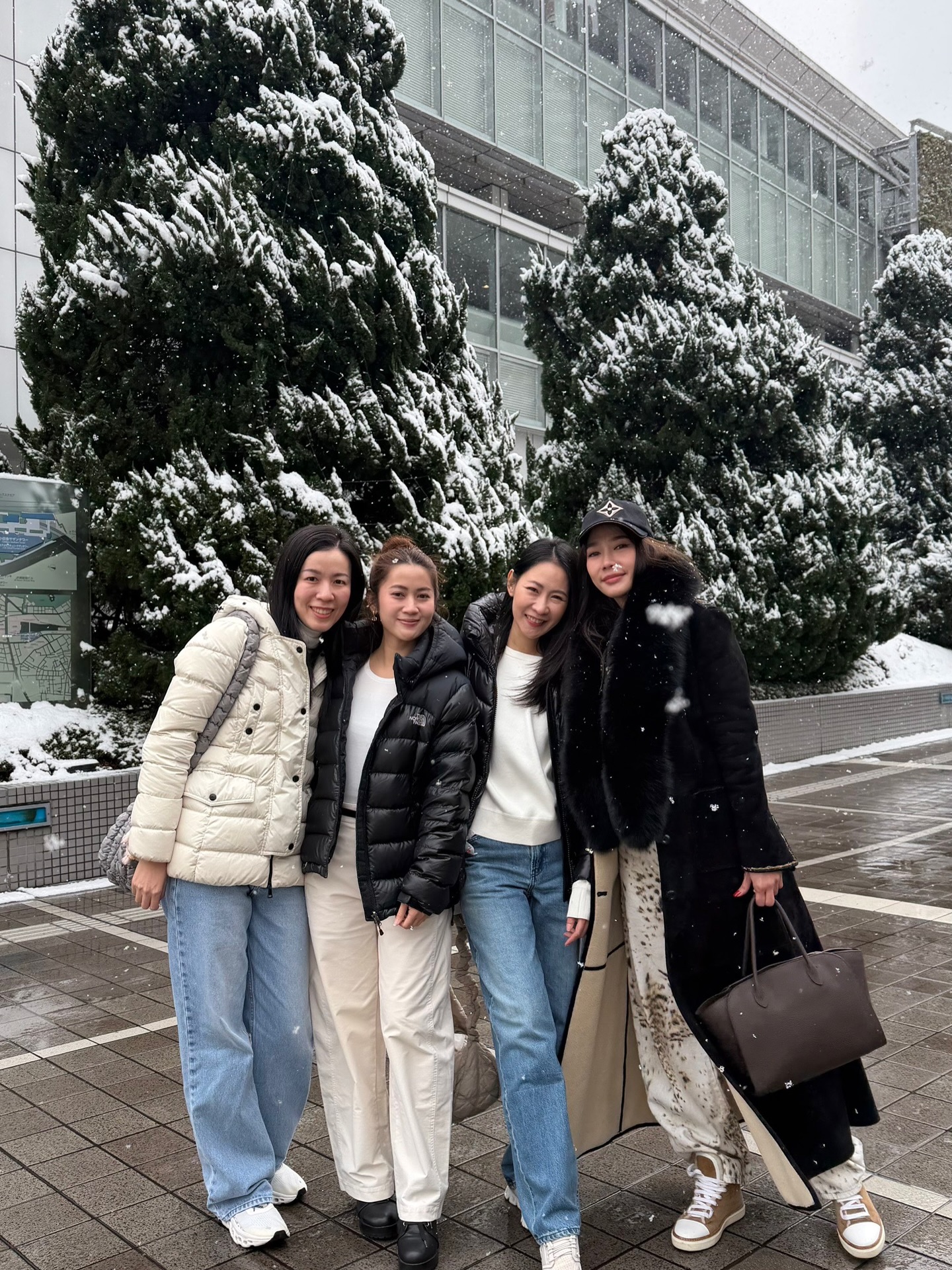 อั้ม - พัชราภา ไชยเชื้อ