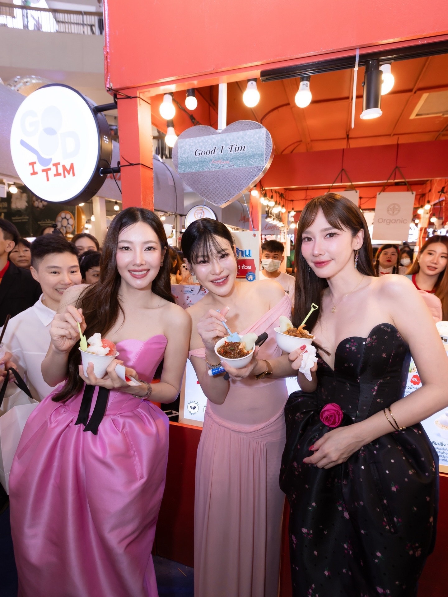 อั้ม - พัชราภา ไชยเชื้อ