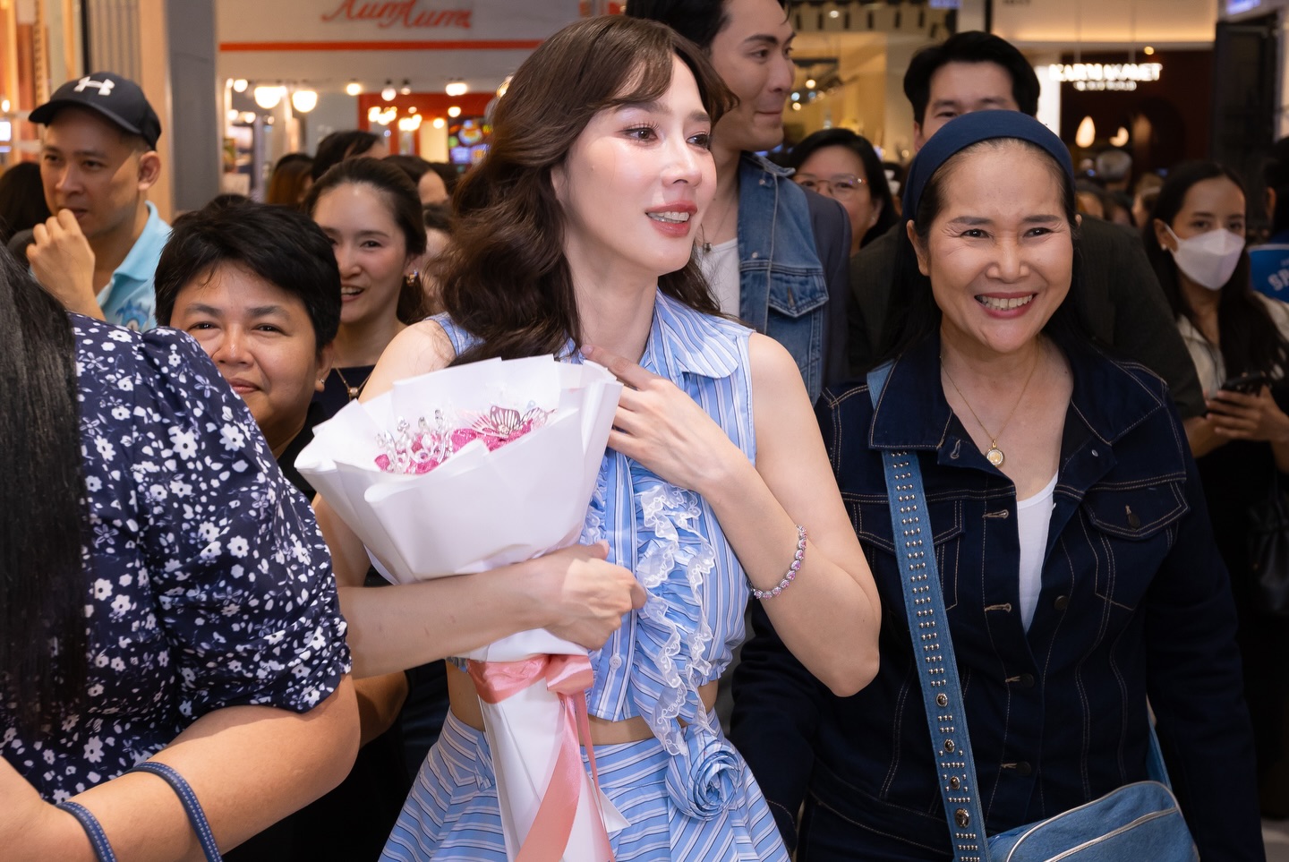 อั้ม - พัชราภา ไชยเชื้อ