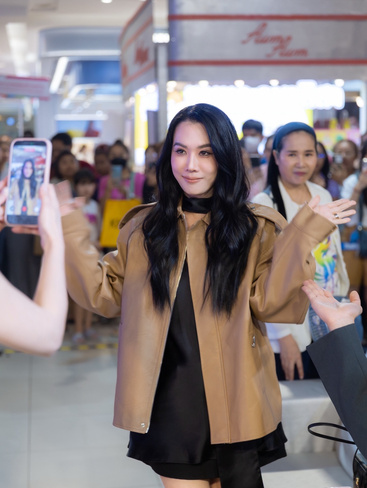 อั้ม - พัชราภา ไชยเชื้อ