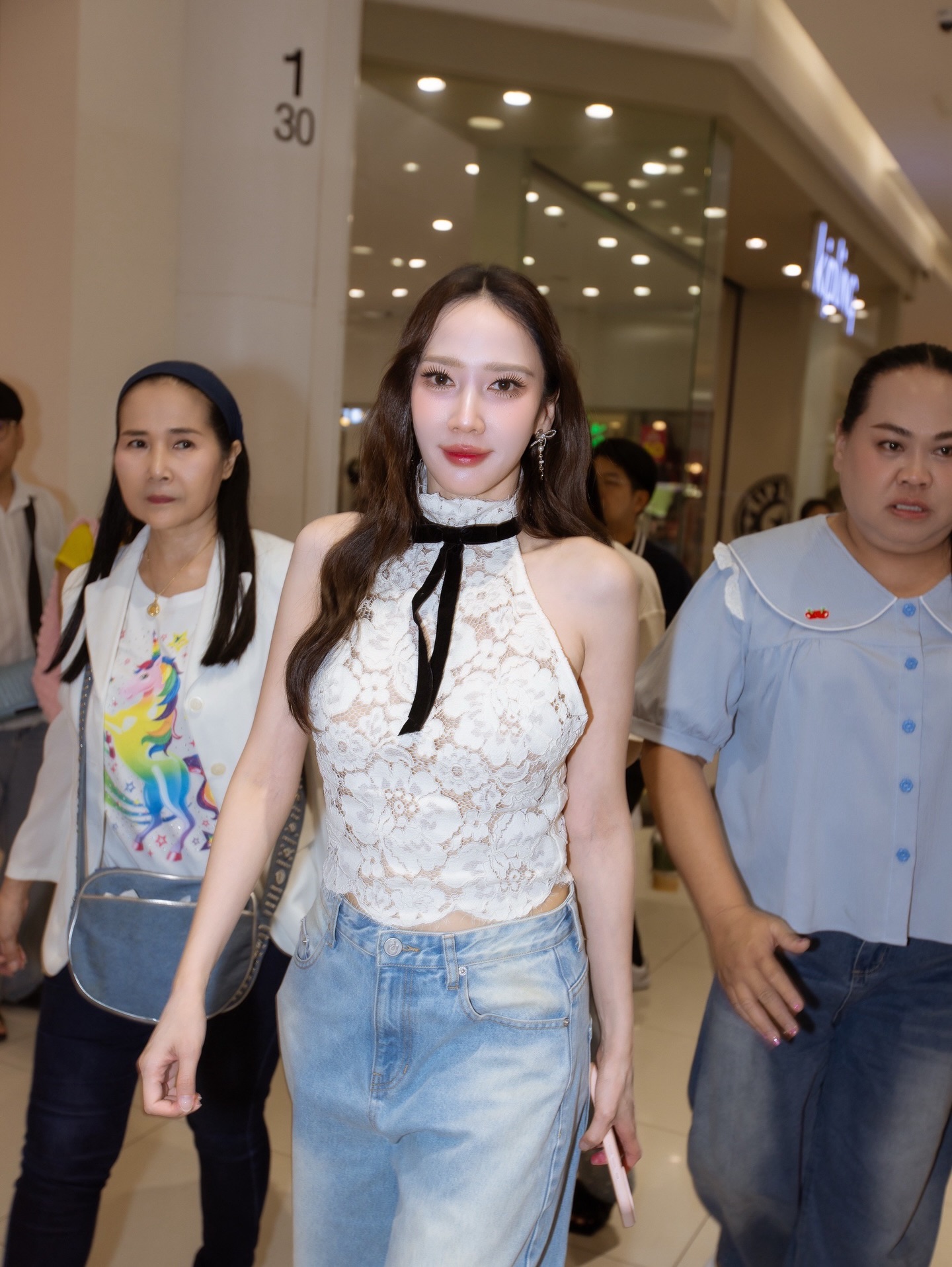 อั้ม - พัชราภา ไชยเชื้อ