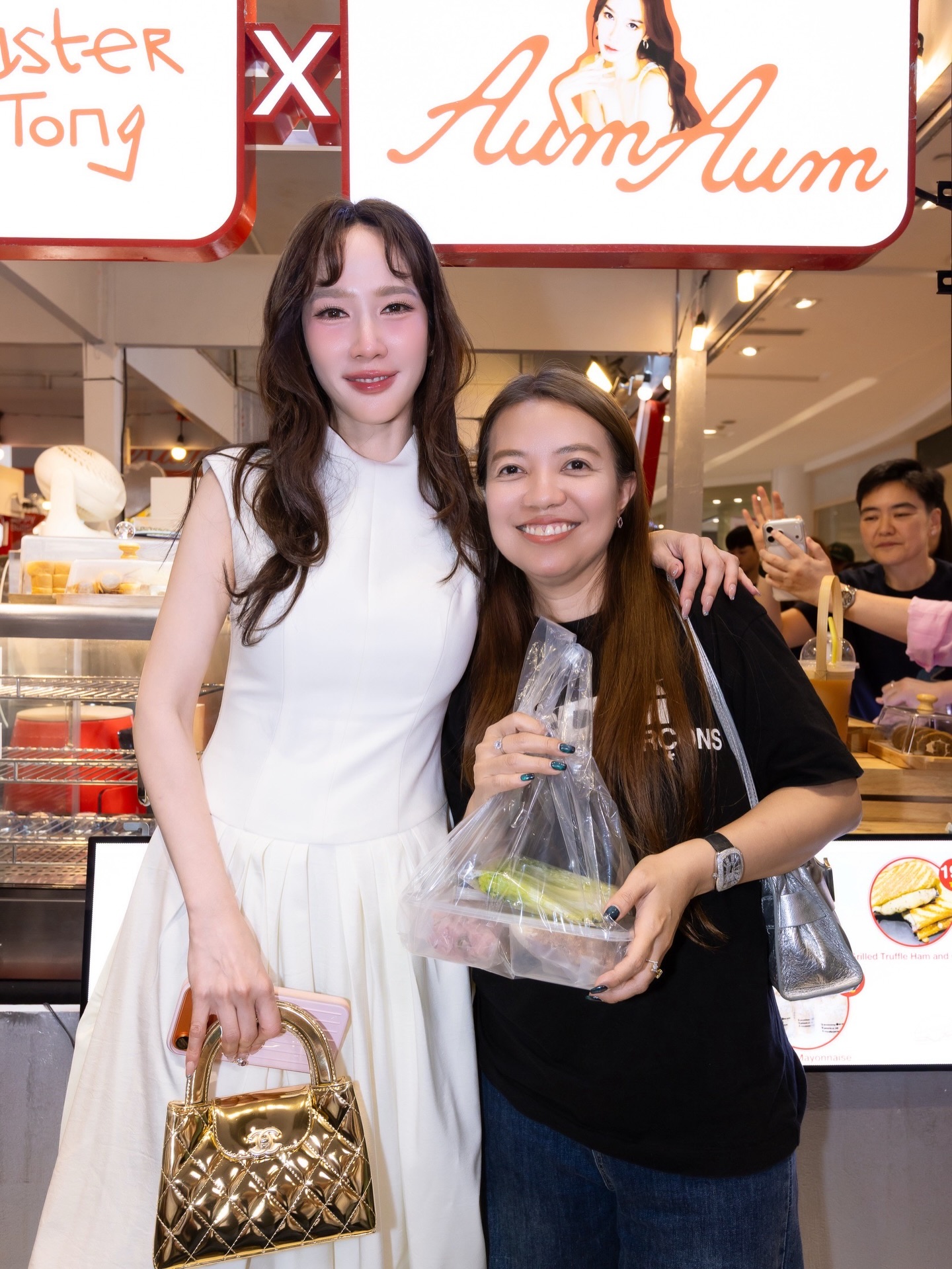 อั้ม - พัชราภา ไชยเชื้อ