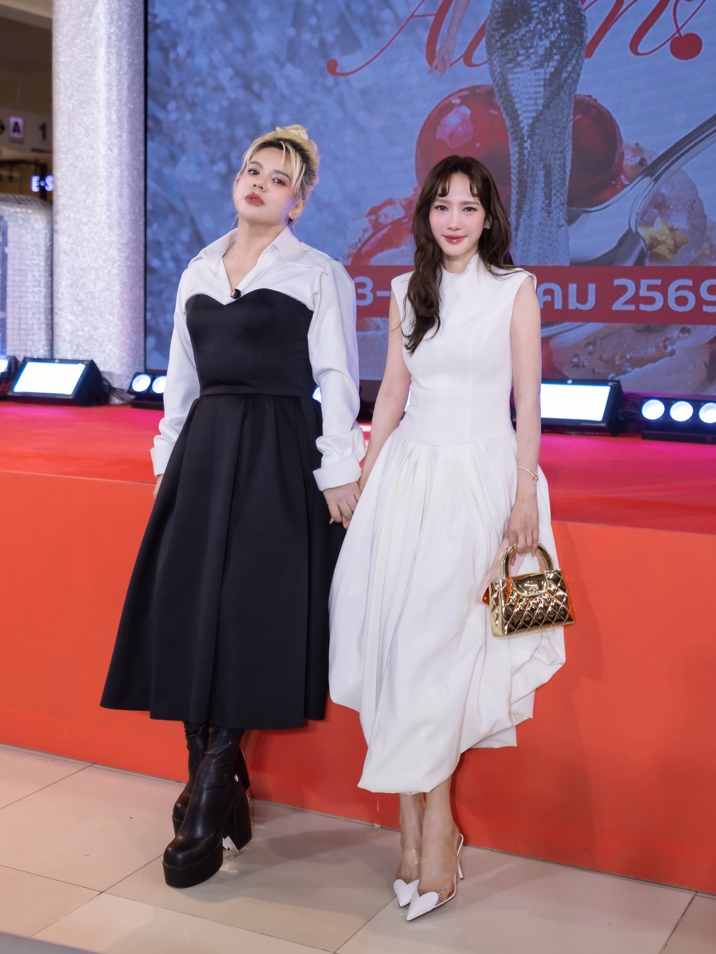 อั้ม - พัชราภา ไชยเชื้อ