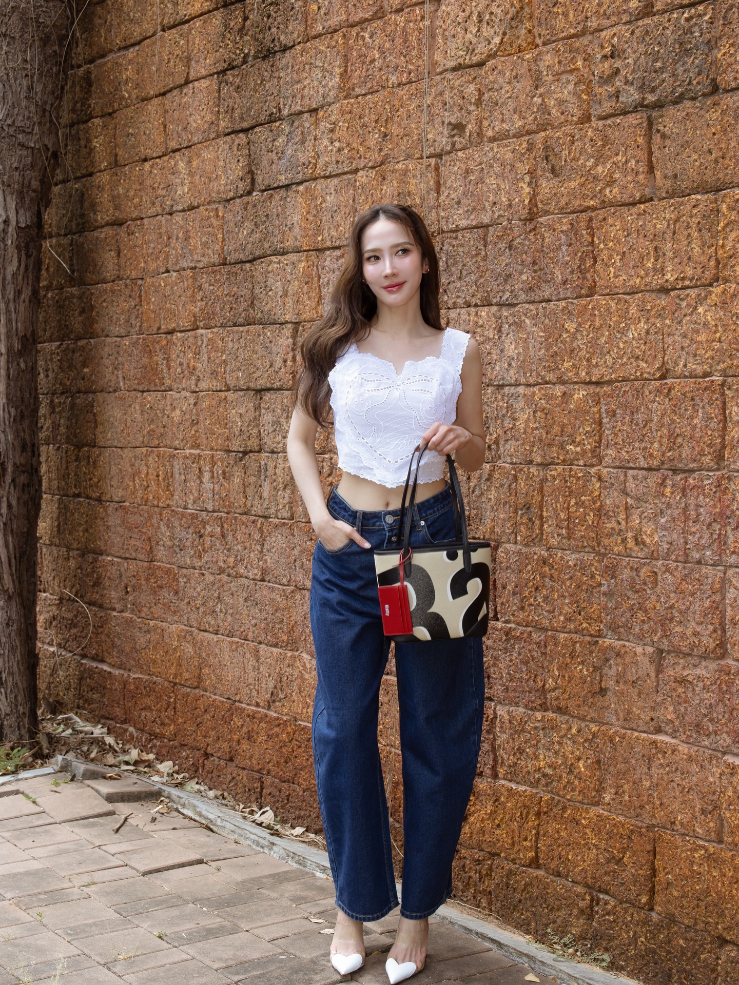 อั้ม - พัชราภา ไชยเชื้อ