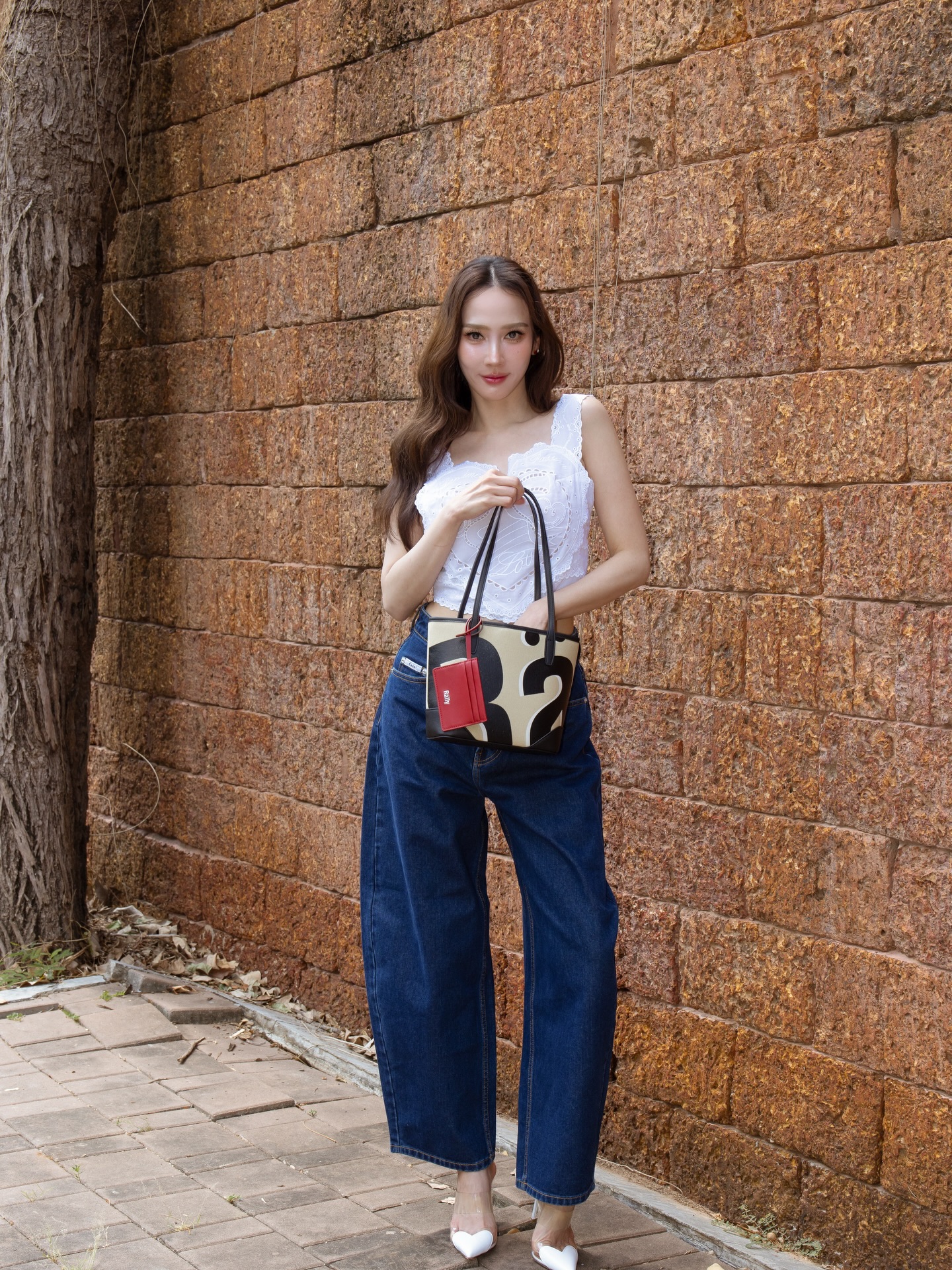 อั้ม - พัชราภา ไชยเชื้อ