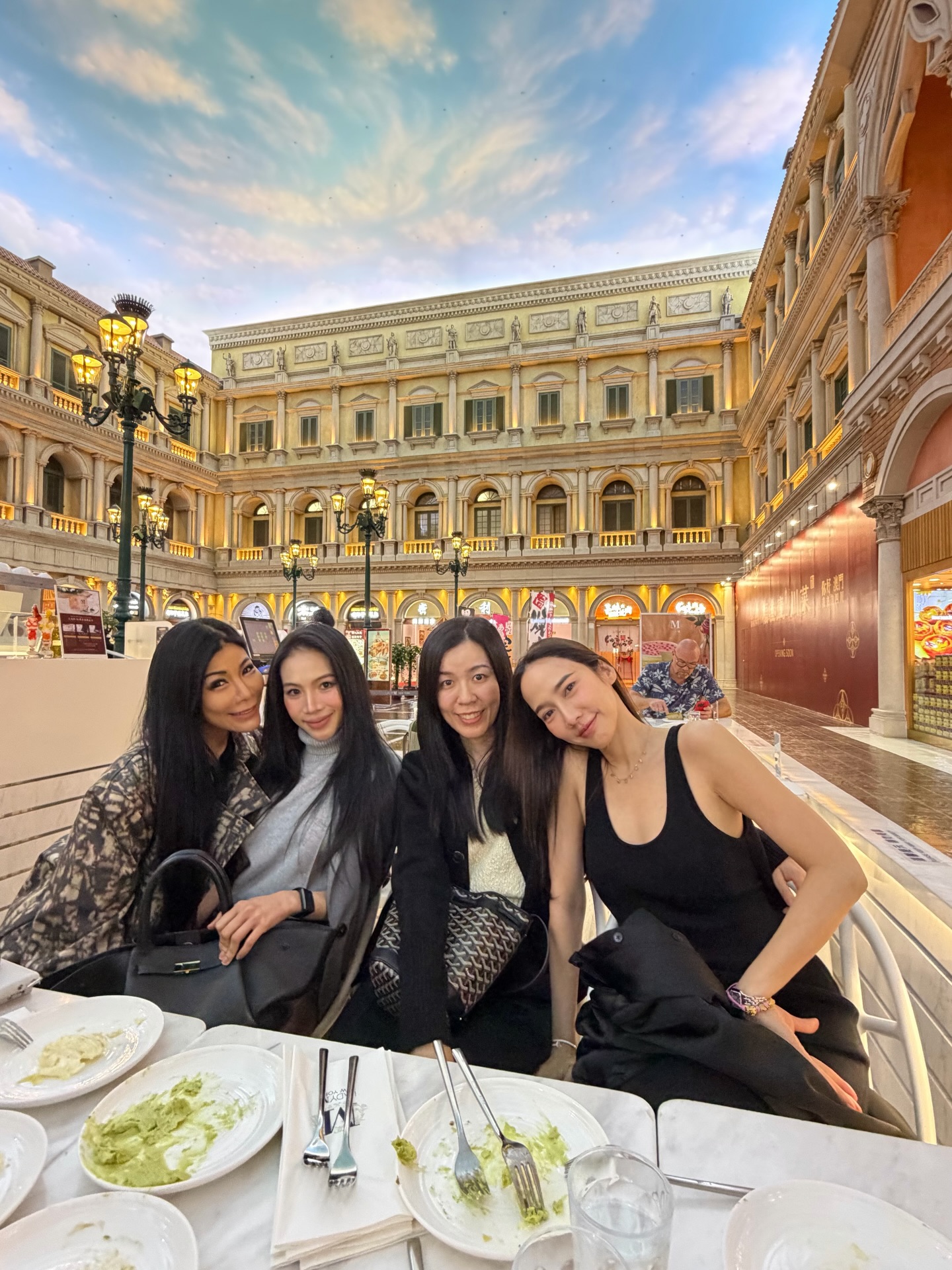 อั้ม - พัชราภา ไชยเชื้อ