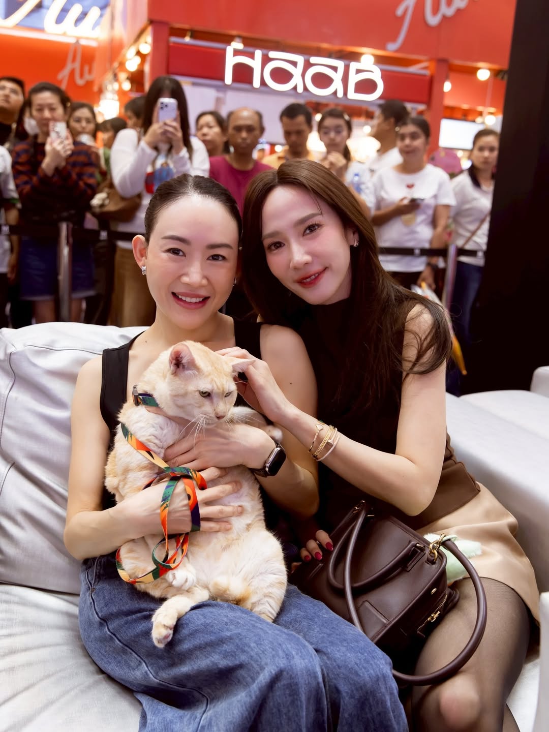 อั้ม - พัชราภา ไชยเชื้อ