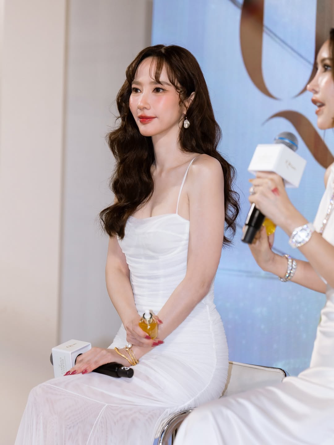 อั้ม - พัชราภา ไชยเชื้อ