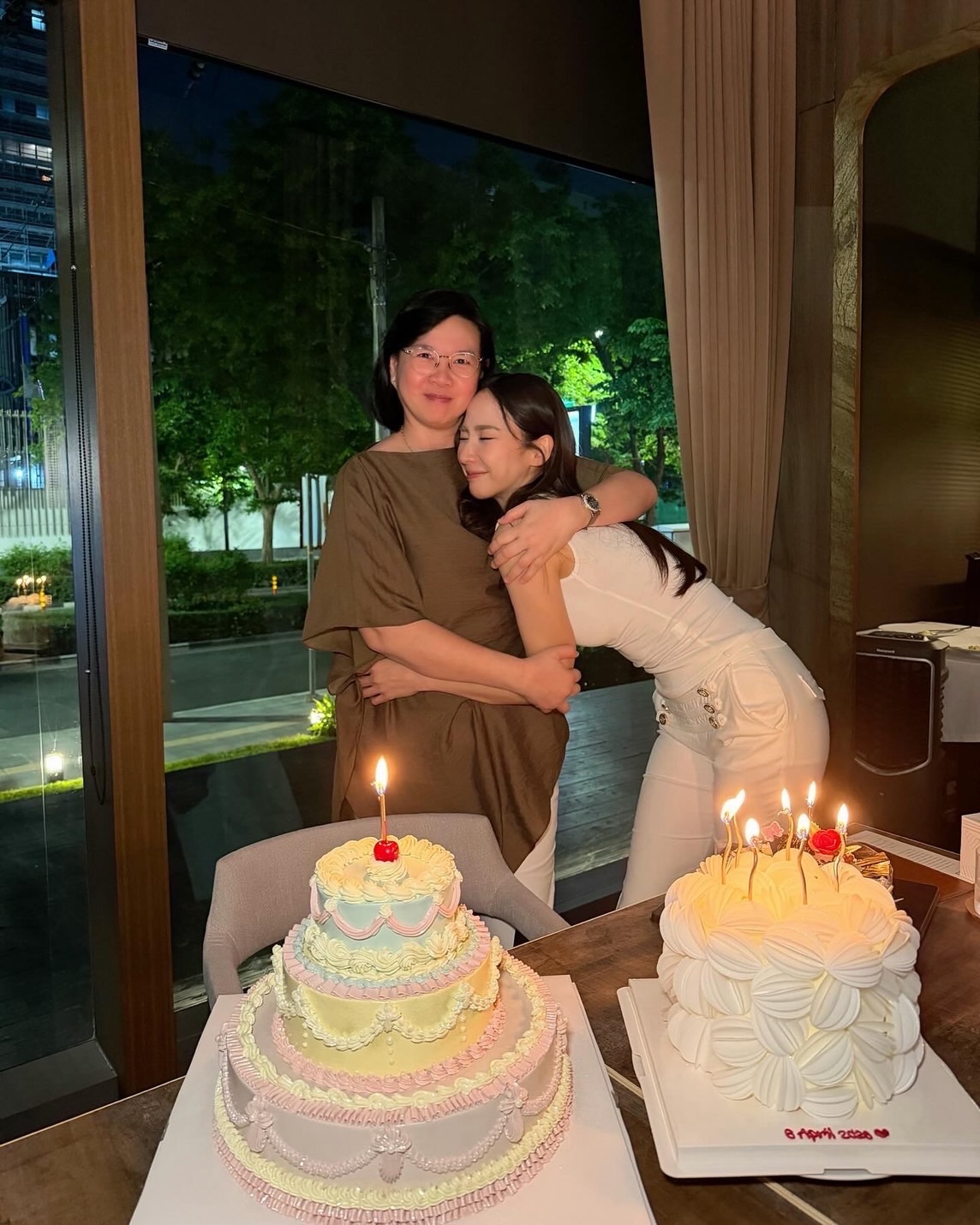 อั้ม - พัชราภา ไชยเชื้อ