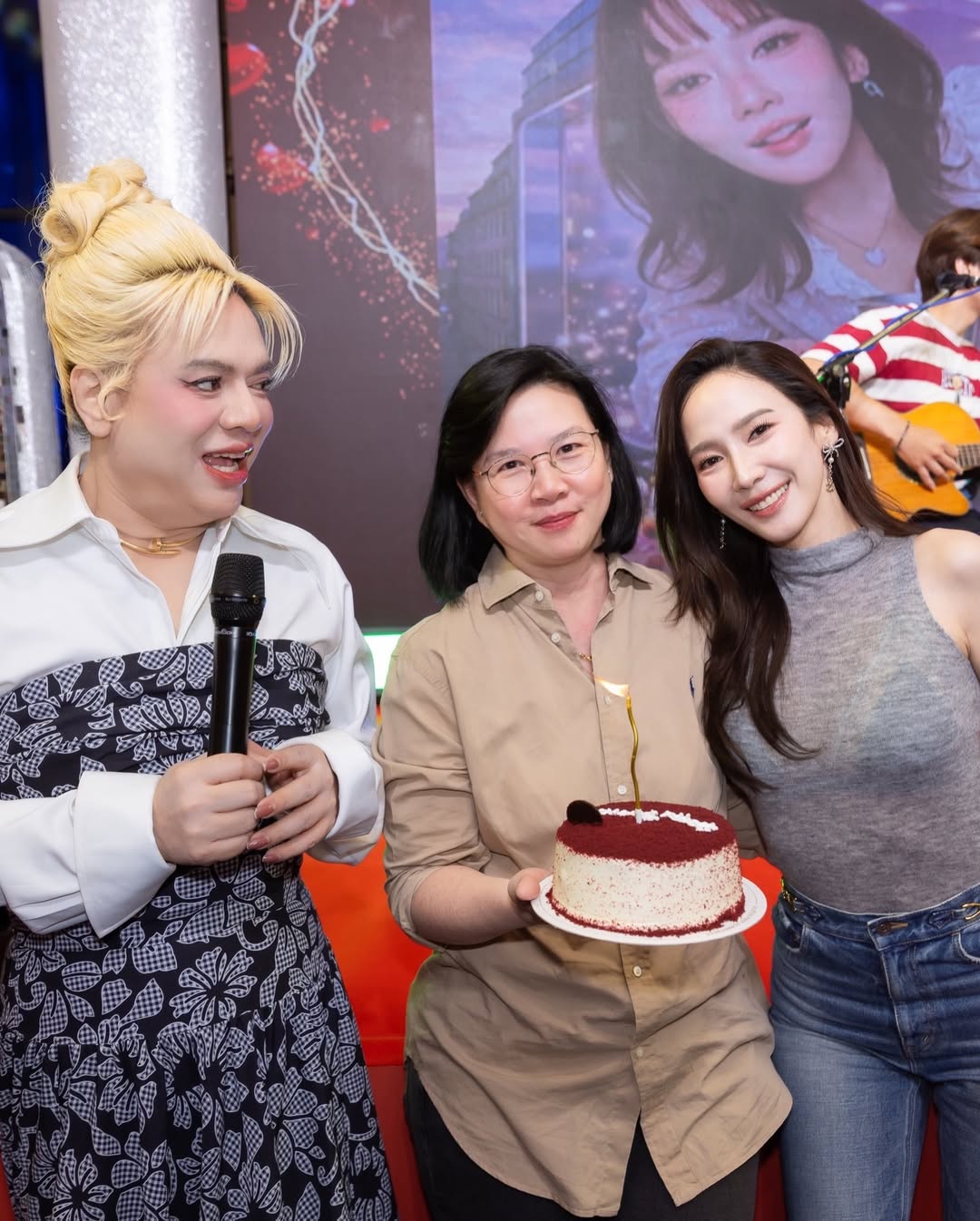 อั้ม - พัชราภา ไชยเชื้อ