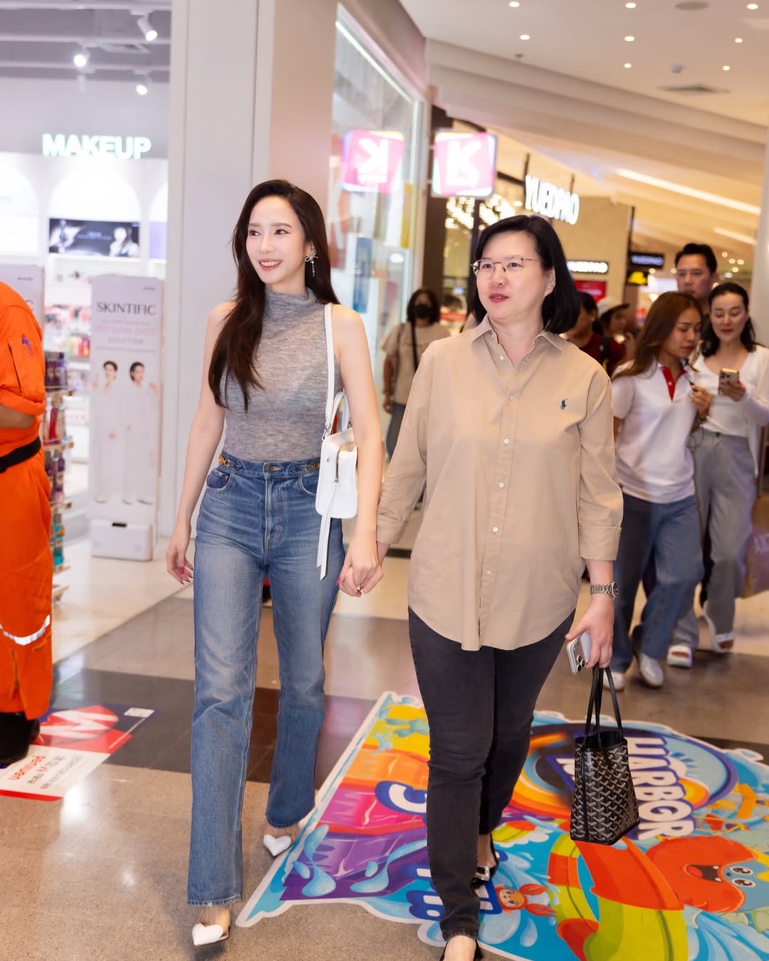 อั้ม - พัชราภา ไชยเชื้อ