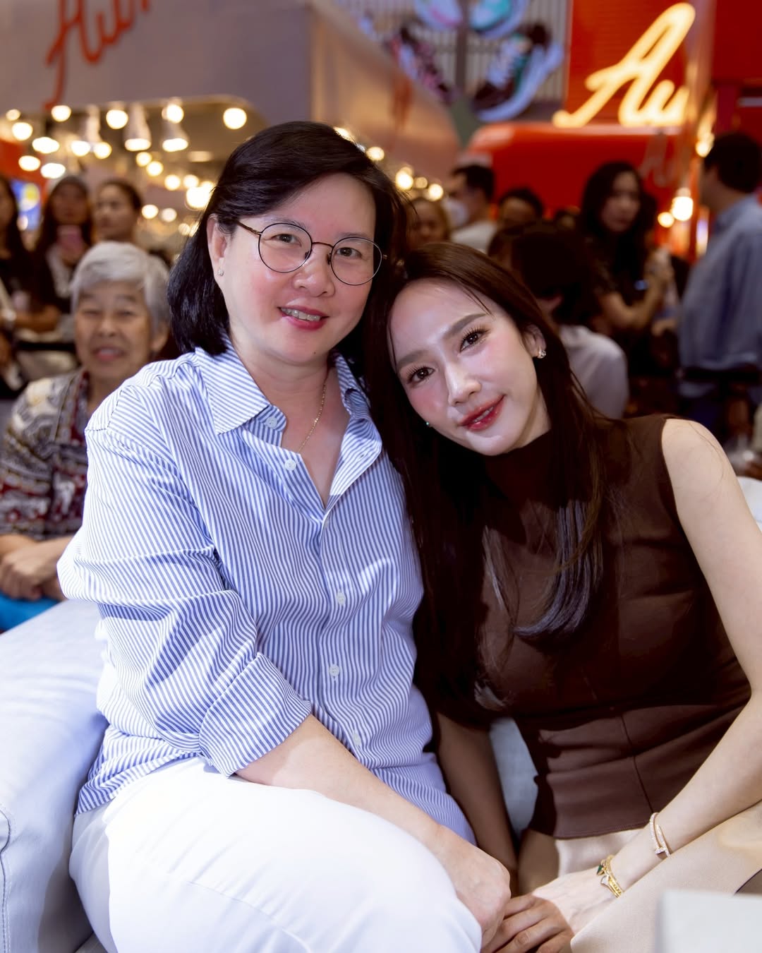 อั้ม - พัชราภา ไชยเชื้อ