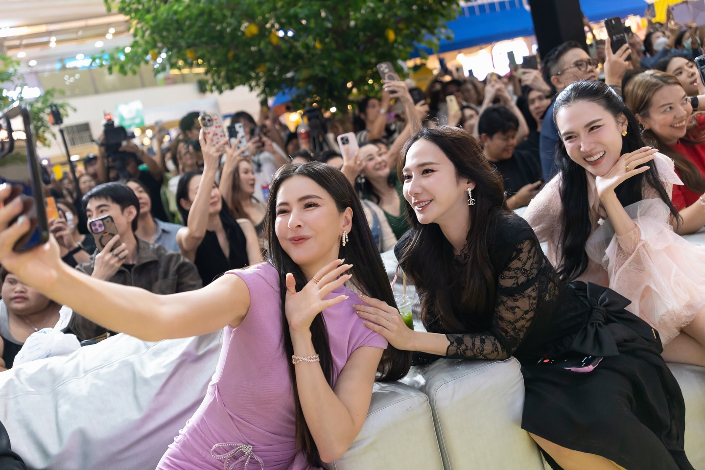 อั้ม - พัชราภา ไชยเชื้อ