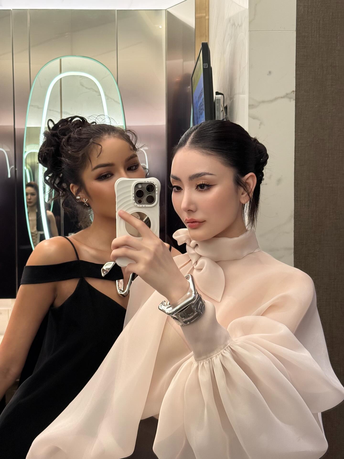 มีนา - ริณา ฉัตรอมรชัย