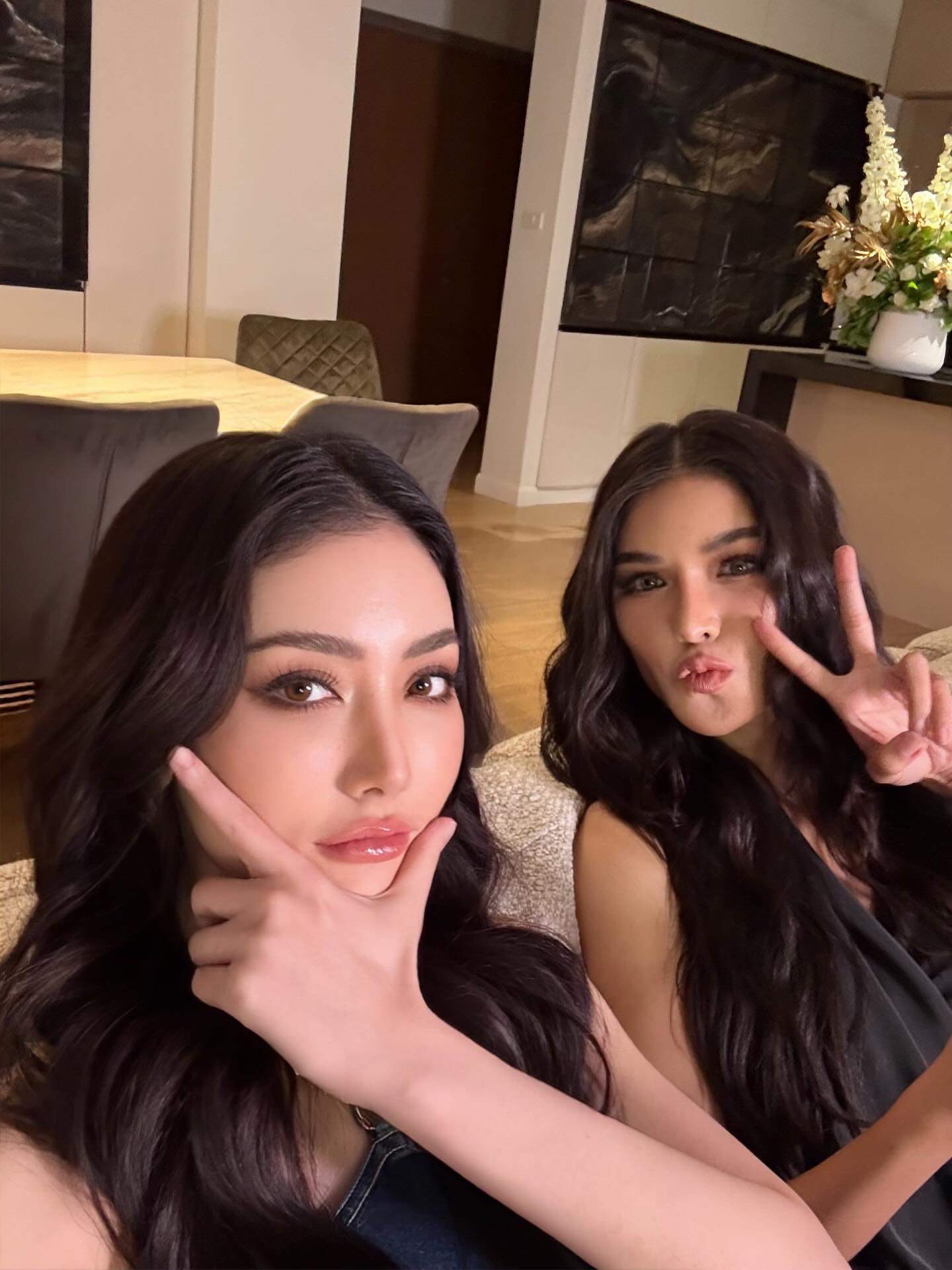 มีนา - ริณา ฉัตรอมรชัย