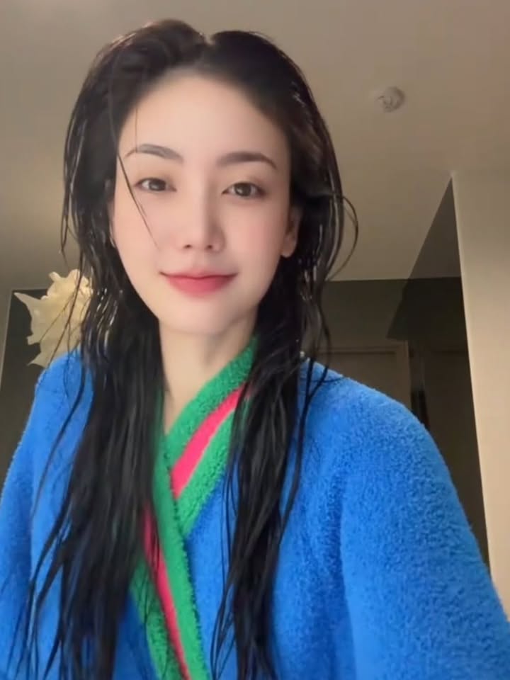 มีนา - ริณา ฉัตรอมรชัย