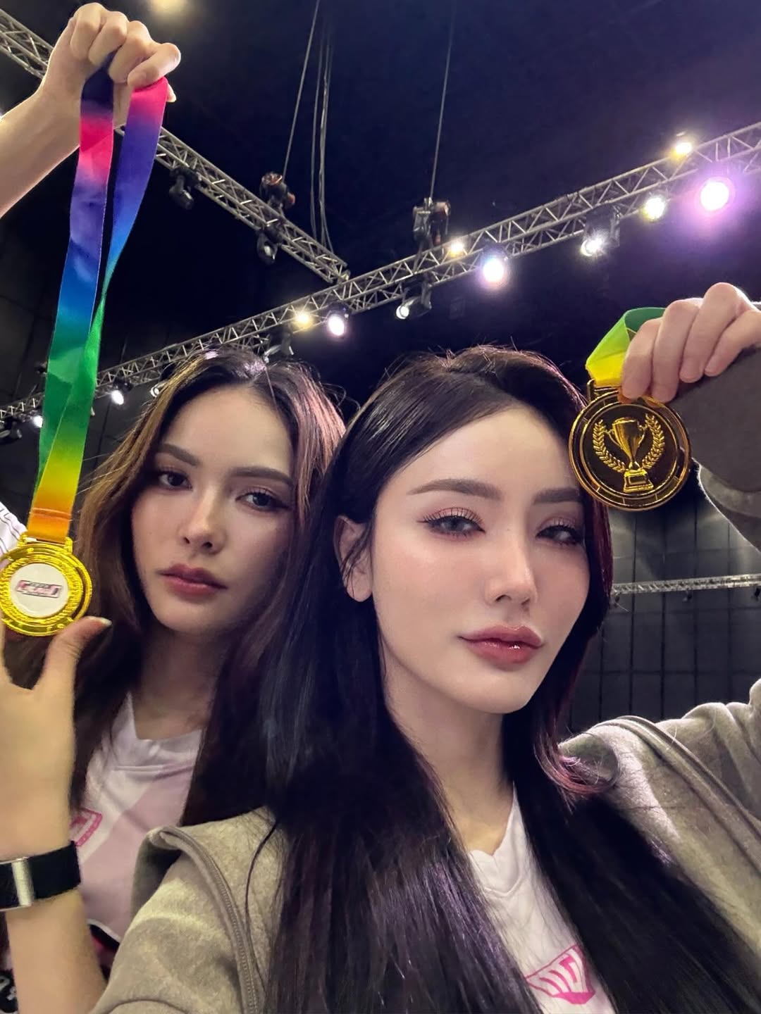 มีนา - ริณา ฉัตรอมรชัย