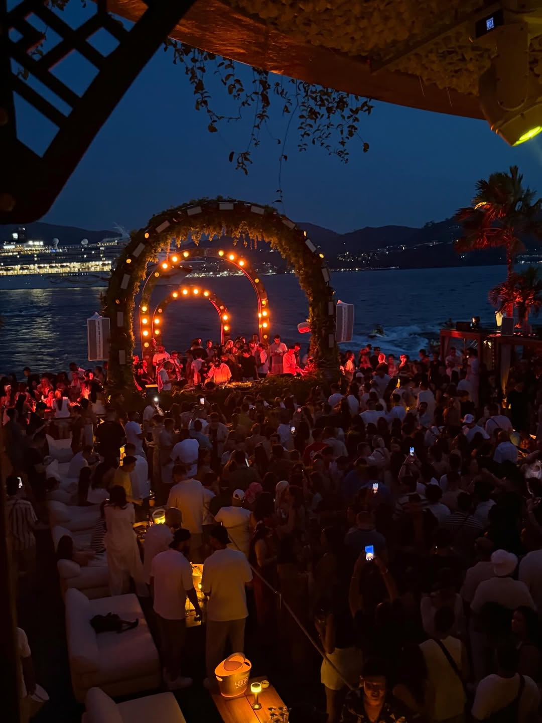 มีนา - ริณา ฉัตรอมรชัย