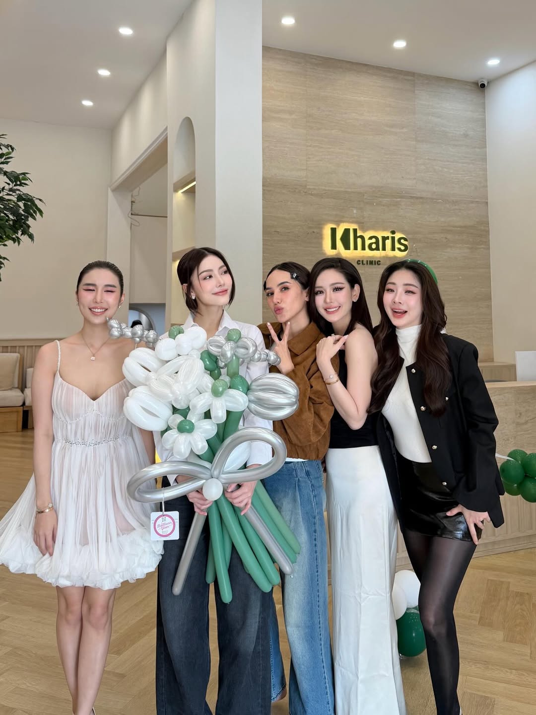 มีนา - ริณา ฉัตรอมรชัย