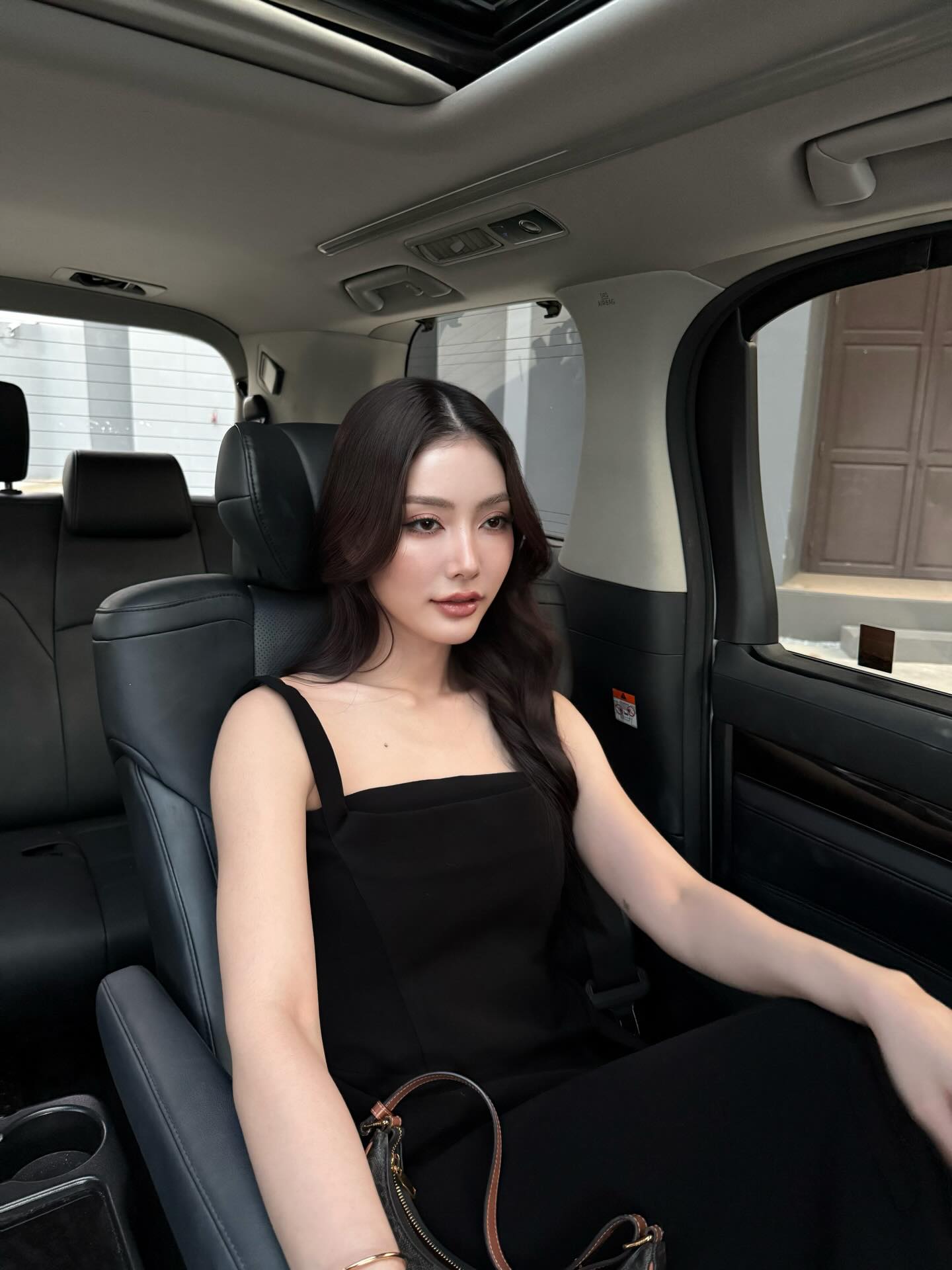 มีนา - ริณา ฉัตรอมรชัย