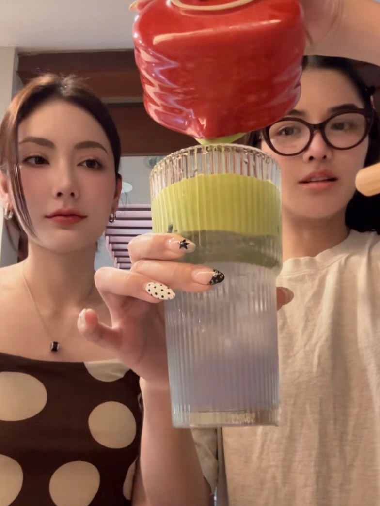 มีนา - ริณา ฉัตรอมรชัย